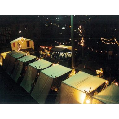 Deutsch-polnisch-litauischer Weihnachtsmarkt „Andrzejki“ auf dem Karoline-Kahn-Platz 2002