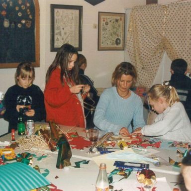 Kindertag im Rathaus mit Kindertheater und Weihnachtsbaumschmücken 2000