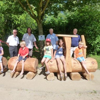 Quendelberg: Einweihung der Wackelbank, der Federtiere sowie Erweiterung des Sandkastens 2012