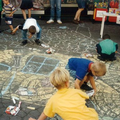 Kindermalaktion in der Fußgängerzone 1999