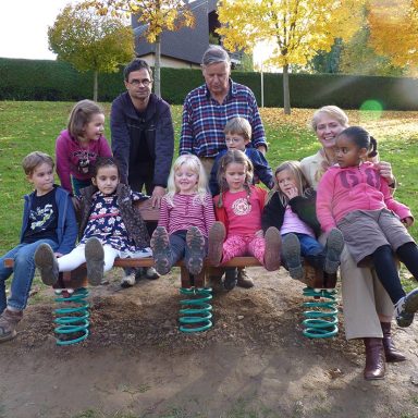 Quendelberg: Einweihung der Wackelbank, der Federtiere sowie Erweiterung des Sandkastens 2012