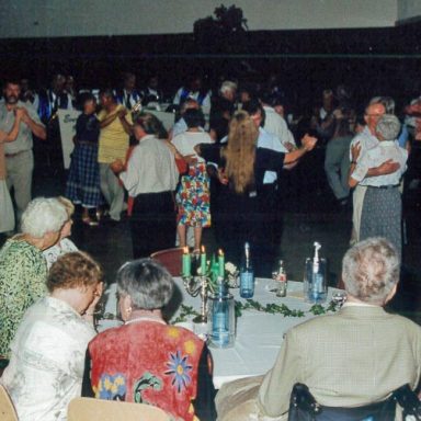 Oldie-Tanztee mit Hits der 50er, 60er und 70er Jahre mit der Kapelle „Evergreens“ 2002