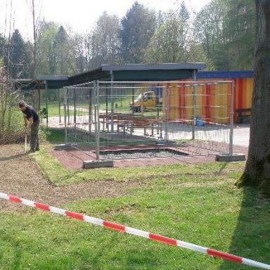 Quendelberg: Einweihung Wasserspielplatz mit Pumpe, Sitzgarnitur und Trampolin 2010
