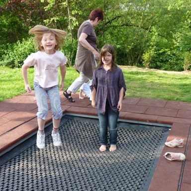 Quendelberg: Einweihung Wasserspielplatz mit Pumpe, Sitzgarnitur und Trampolin 2010