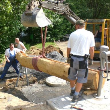 Quendelberg: Einweihung Wasserspielplatz mit Pumpe, Sitzgarnitur und Trampolin 2010